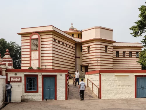 Birla Museum in Madhya Pradesh with cream and red facade and entrance walkway, a cultural attraction commonly included in Madhya Pradesh tour packages.
