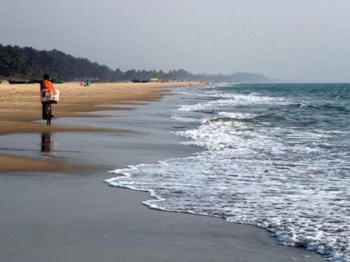Chowpatty Beach Mumbai scenic Arabian Sea shoreline with golden sands and gentle waves, popular tourist attraction.