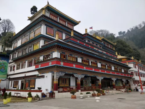 Dali Monastery in Darjeeling during cloudy daytime, featuring grand Tibetan architecture and mountain backdrop, perfect spiritual Darjeeling tour package