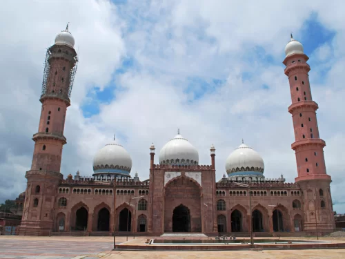 Taj-ul-Masajid at Bhopal during partly cloudy day, featuring pink minarets white domes courtyard, perfect cultural Madhya Pradesh tour package.