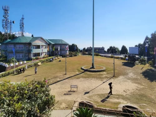 Delo Park in Kalimpong, West Bengal, featuring open landscaped grounds, viewpoints, and surrounding hills under clear skies, a popular sightseeing spot included in West Bengal tour packages.