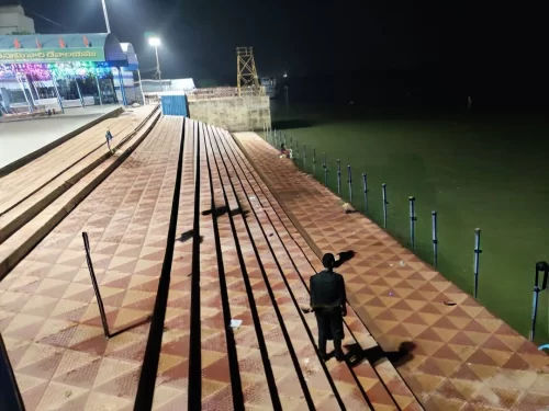 Gowthami Ghat Rajahmundry scenic Godavari riverfront steps and evening view in Andhra Pradesh tour packages.