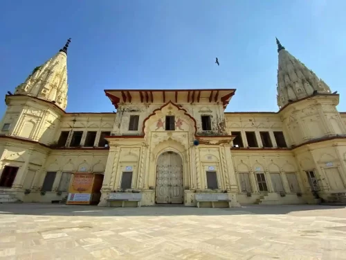 Guptar Ghat Ayodhya, sacred riverside ghat on the banks of River Saryu known for its historic temple architecture and spiritual significance in Uttar Pradesh.