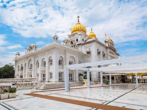 Gurudwara Bangla Sahib Delhi, iconic Sikh temple with golden dome and sacred sarovar, major religious landmark in India.