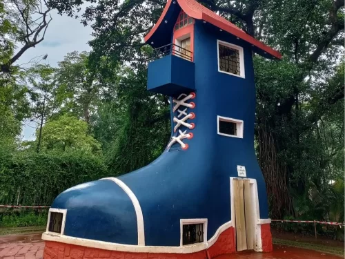 Kamala Nehru Park Mumbai. Popular Malabar Hill park featuring the iconic Old Woman’s Shoe and city views. 