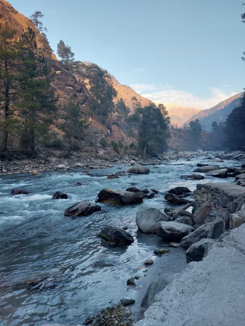 Kasol, Himachal Pradesh – serene Parvati River valley landscape featured in Himachal Pradesh tour packages