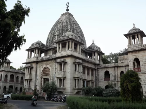Kirti Mandir Vadodara grand Indo-Saracenic cenotaph with central dome topped by crescent moon finial amid lush gardens, Gaekwad royal memorial perfect for Gujarat tour packages.