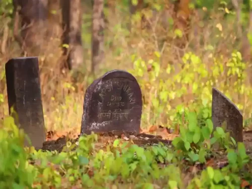 Lapsi Kabar View Point Pench scenic forest viewpoint and historic site in Madhya Pradesh tour packages