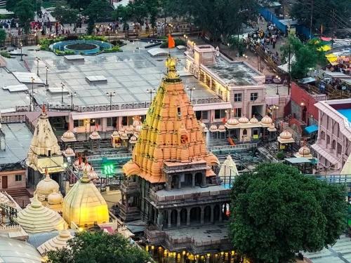 Mahakaleshwar Jyotirlinga Temple in Ujjain, Madhya Pradesh with illuminated temple complex and towering shikhara, featured in Madhya Pradesh tour packages