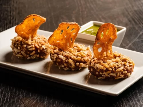 Shikara ride at Dal Lake Srinagar during sunset, featuring houseboats and mountains, romantic Srinagar tour package.