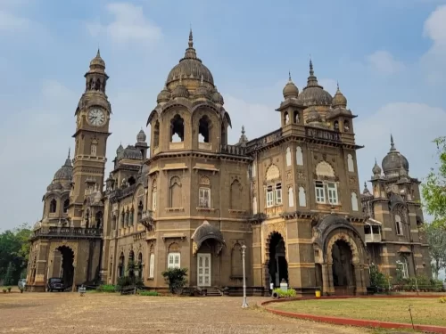 New Palace in Kolhapur, Maharashtra, showcasing Indo-Saracenic architecture with domes, arches, and a clock tower, a historic landmark included in Maharashtra tour packages.