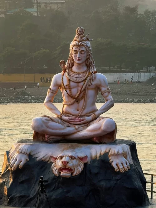 Shiva statue, Rishikesh – iconic Ganga river landmark featured in Uttarakhand tour packages