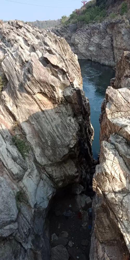 Narmada River scenic marble rocks gorge and flowing river landscape in Madhya Pradesh tour packages