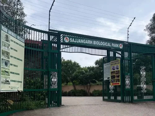 Sajjan Garh Biological Park Udaipur Modern zoological park at the foot of Bansdara Hill featuring Himalayan bears, lions, and panthers in natural enclosures Rajasthan.