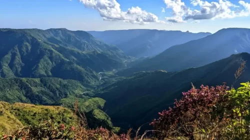 Shillong View Point in Meghalaya, offering breathtaking panoramic views of rolling green hills, deep valleys, and the scenic beauty of the surrounding landscape.
