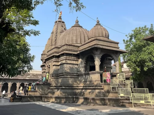 Shree Kalaram Mandir in Panchvati, Nashik, Maharashtra, featuring intricate black stone architecture and temple domes, a prominent spiritual site often included in Maharashtra tour packages.
