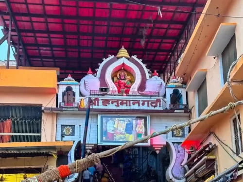 Shri Hanuman Garhi Mandir Ayodhya, revered hilltop temple dedicated to Lord Hanuman featuring vibrant shrine and strong spiritual significance in Uttar Pradesh.