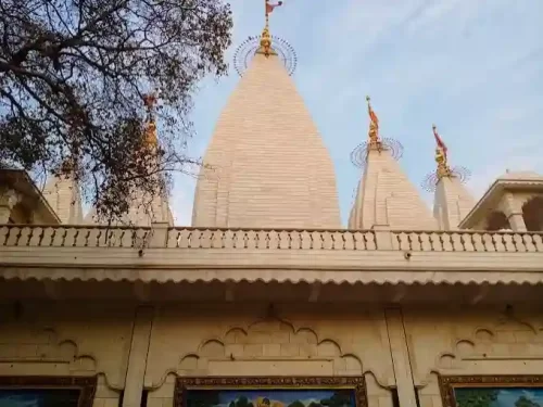 Shri Raman Bihari Ji Mandir Vrindavan white temple spires and ornate facade in Uttar Pradesh