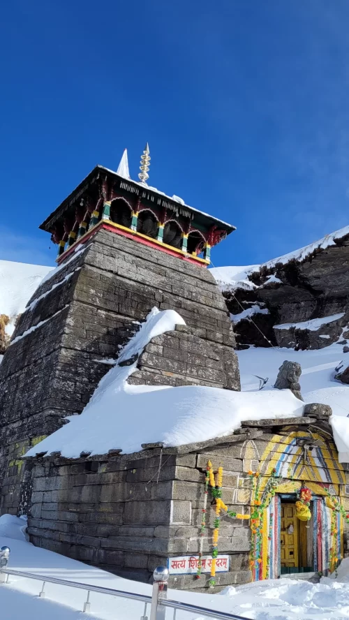 Tungnath Temple, Chopta – snow-covered Himalayan shrine featured in Uttarakhand tour packages