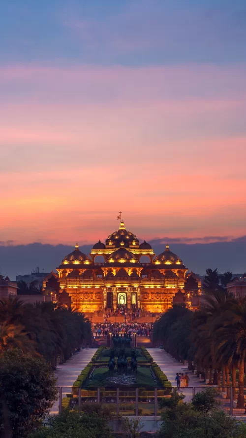 Akshardham Temple, Delhi – illuminated evening view of Swaminarayan complex featured in Delhi tour packages