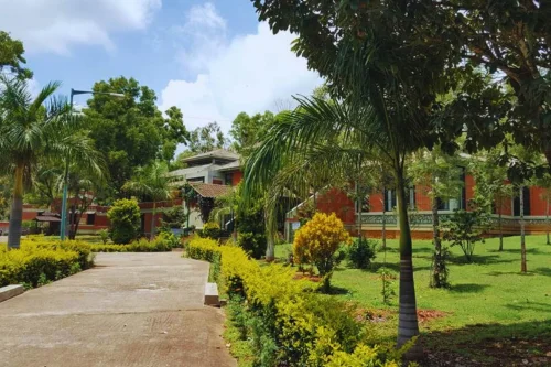 Coffee Yathra Museum in Chikkamagaluru during daylight, featuring lush gardens and museum building, perfect cultural experience, Karnataka tour packages.