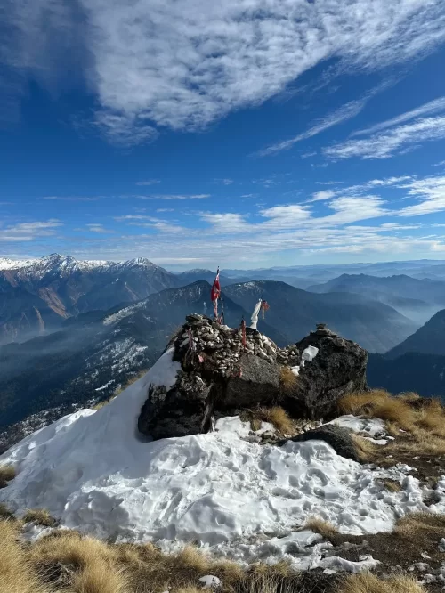 Khaliya Top, Munsiyari – snow-covered summit with Himalayan panorama featured in Uttarakhand tour packages
